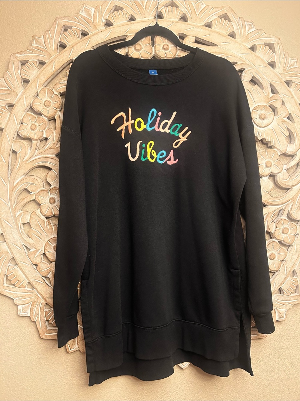 Old Navy Oversized Vintage Tunic
Sweatshirt Black Embroidered Holiday Vibes